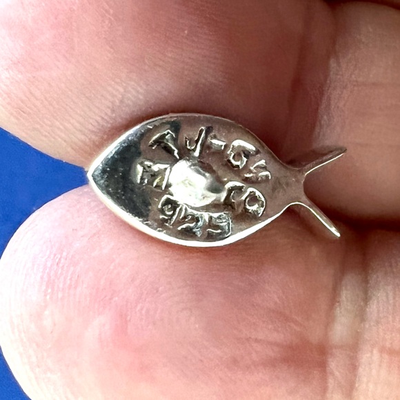 .925 Taxco Mexico Silver Onyx Fish Post Earrings Signed TJ-64 - Picture 8 of 10